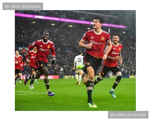曼联客场防守漏洞频现 边路协防问题成平局主因